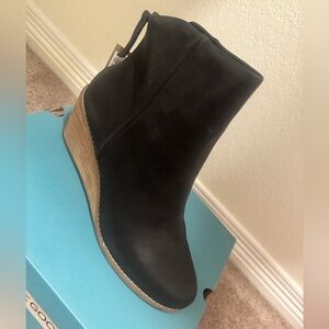 TOMS Casey Black Leather Wedge Ankle Booties - Women's Size 9.5 - NWT